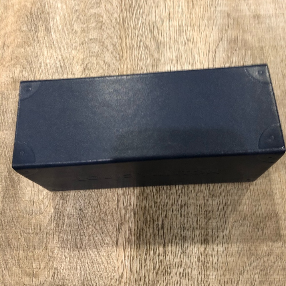 Louis Vuitton sunglasses hard case - Picture 4 of 6